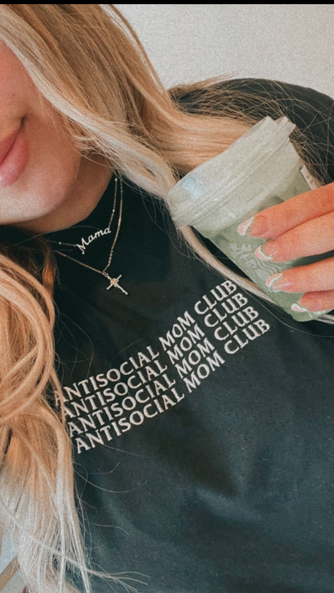 Antisocial mom club tee